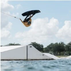 WAKEBOARD SLINGSHOT VOLT 2023 14 WAKEBOARD SLINGSHOT VOLT 2023 -Surf Sportif planche slingshot volt 8 10 08 2022 17 29 46