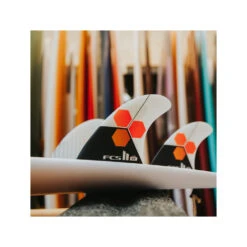 Ailerons SURF FCS II CHANNEL ISLANDS PERFORMER Medium Blanc Set De 3 -Surf Sportif sans titre 3 16 03 2022 10 27 28